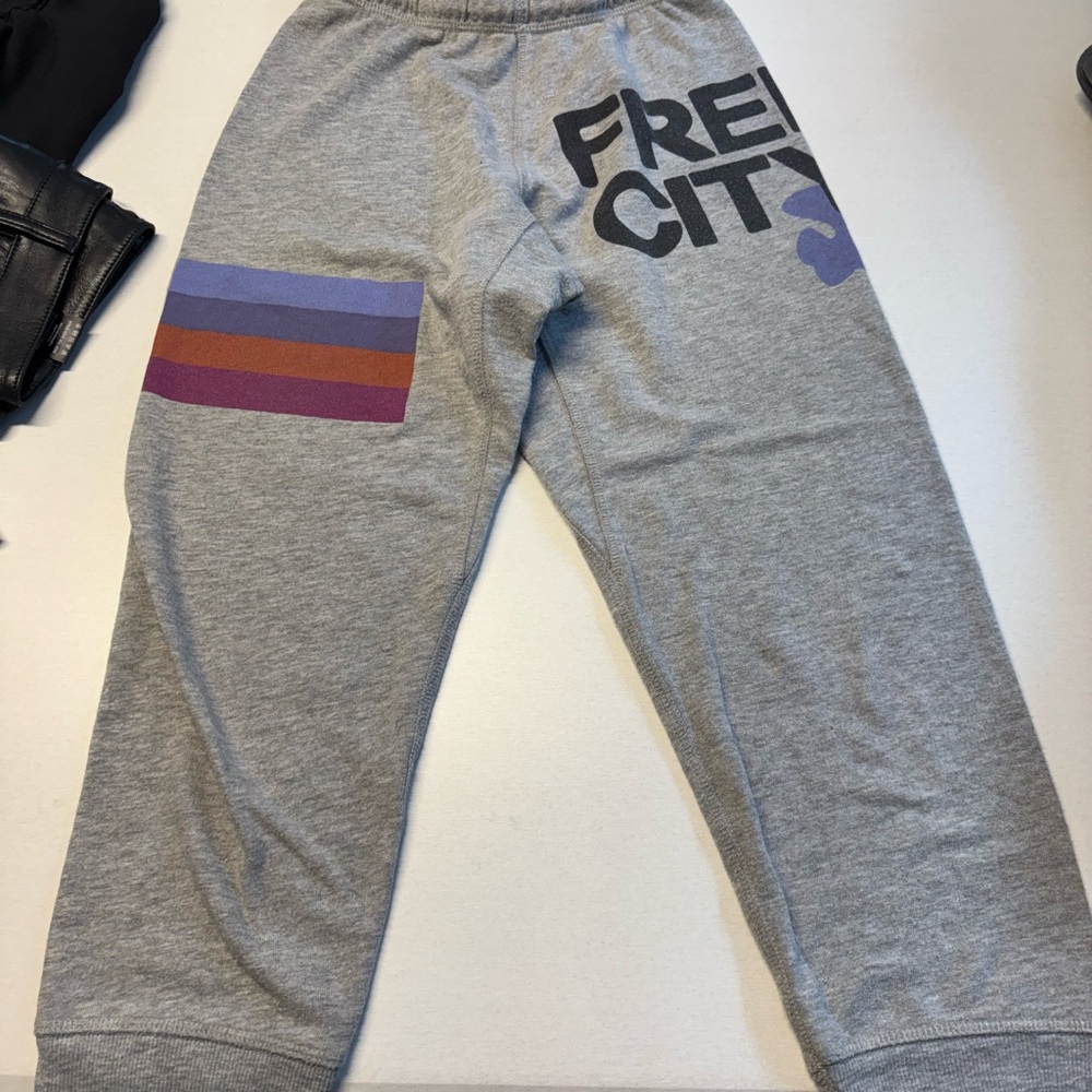 Freecity Gray Cropped Sweatpants